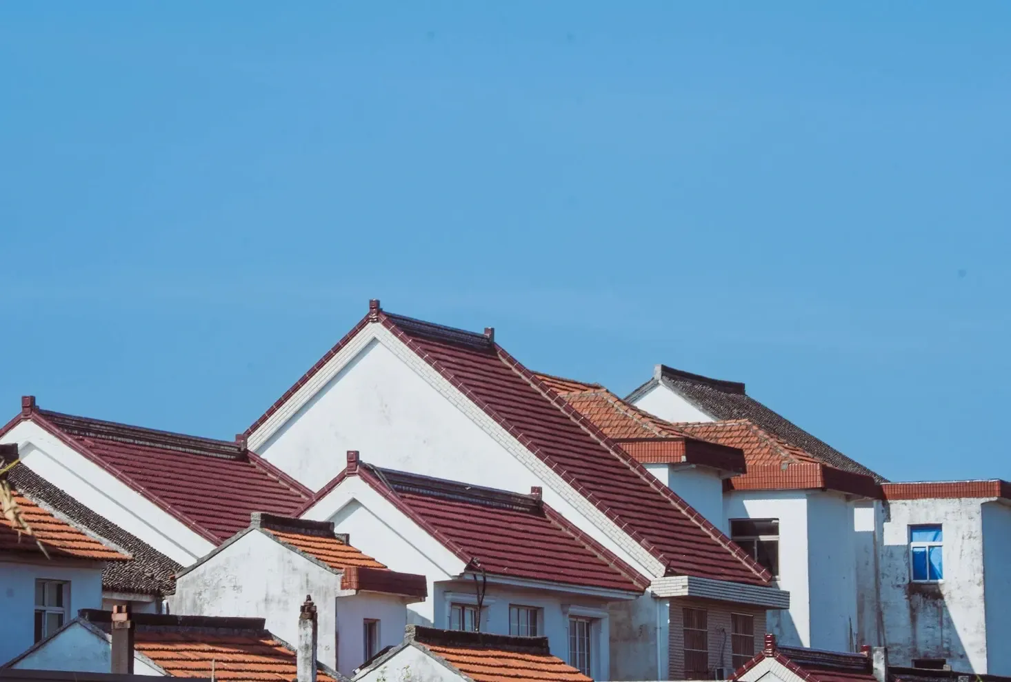 Strata roofing